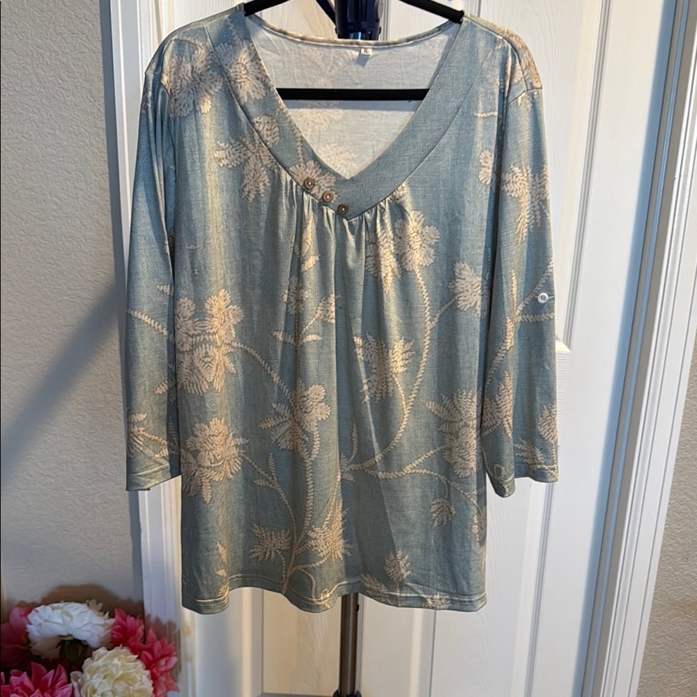 Relaxed Blue and Cream 3/4 Sleeve Blouse. Size XL